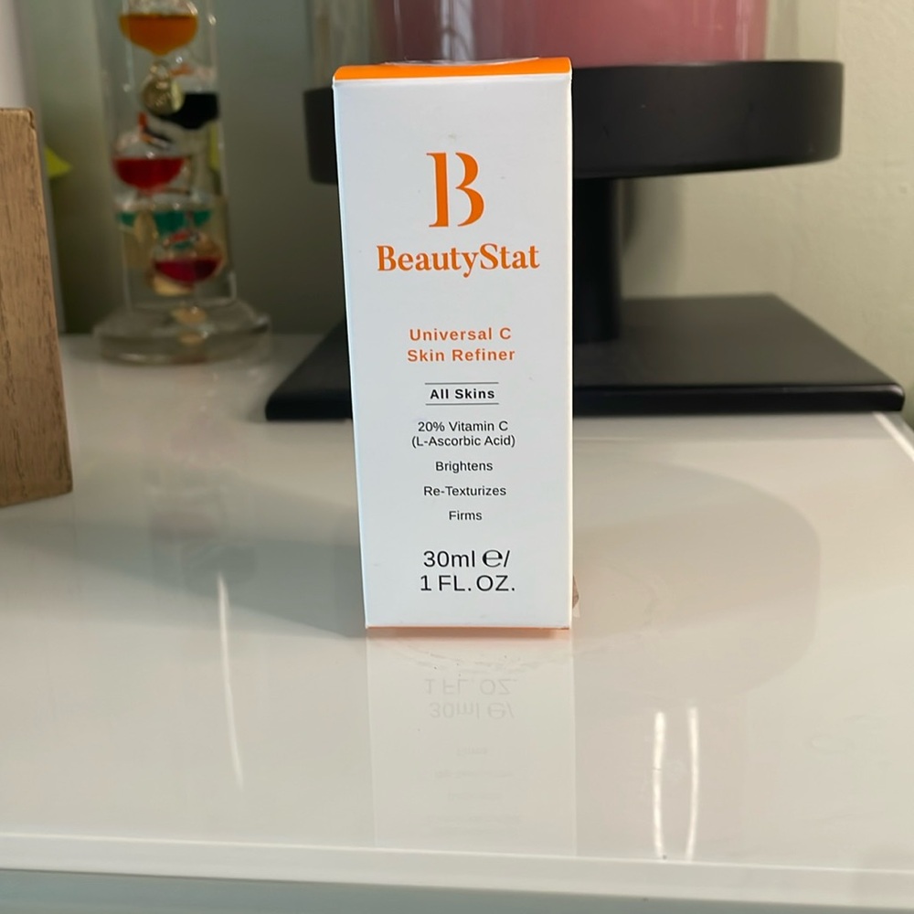 20% PURE VITAMIN C SERUM TO BRIGHTEN, TIGHTEN AND FIRM

UNIVERSAL C SKIN REFINER